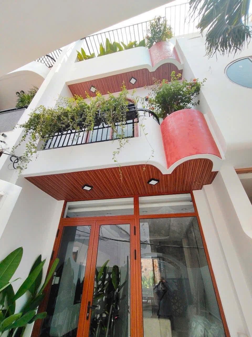 Nhà 3 tầng, 108m2, HXH ,siêu hot tại Dĩ An giá 3,55 Tỷ
