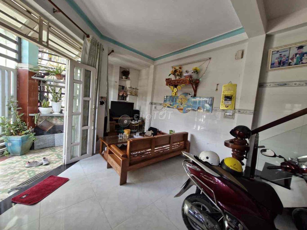 Nhà 3 tầng chỉ 3,9T, ngay chợ Lã Xuân Oai, Long Trường, Quận 9 cũ