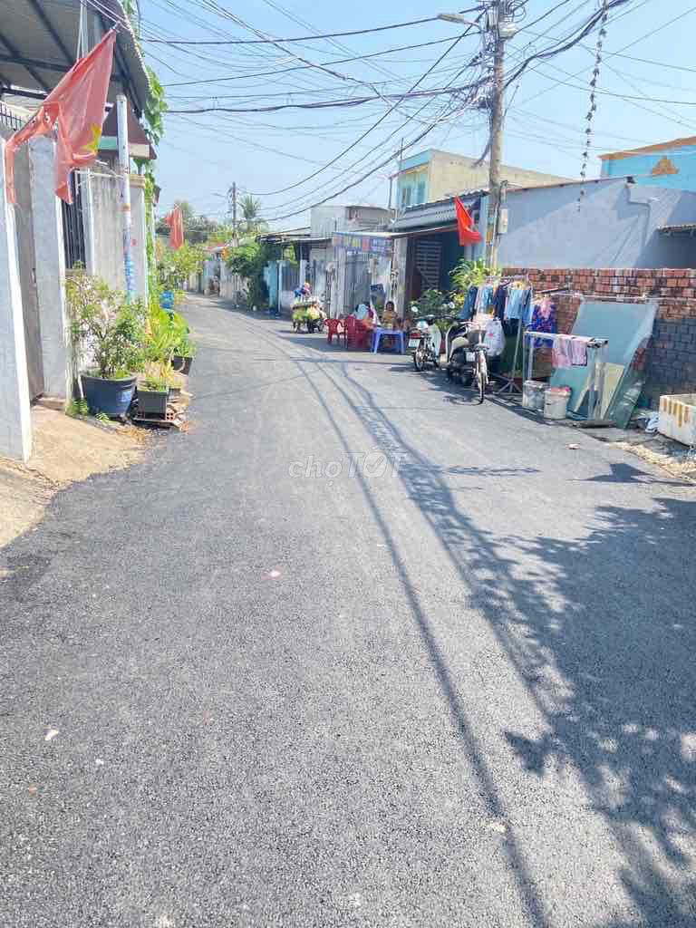Nhà Hẻm ô tô cách Nguyễn Duy Trinh 200m, Long Trường, Quận 9 cũ