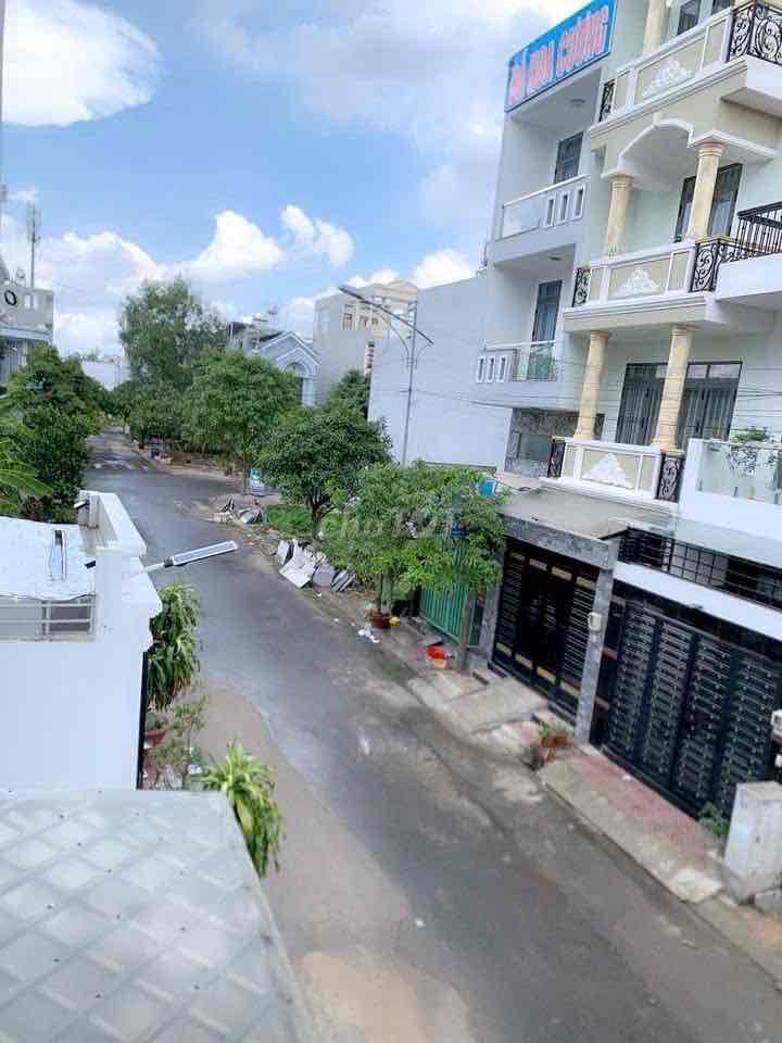 Nhà 3 tầng KDC Nam Khang, đường Nguyễn Duy Trinh, Long Trường, Quận 9 cũ