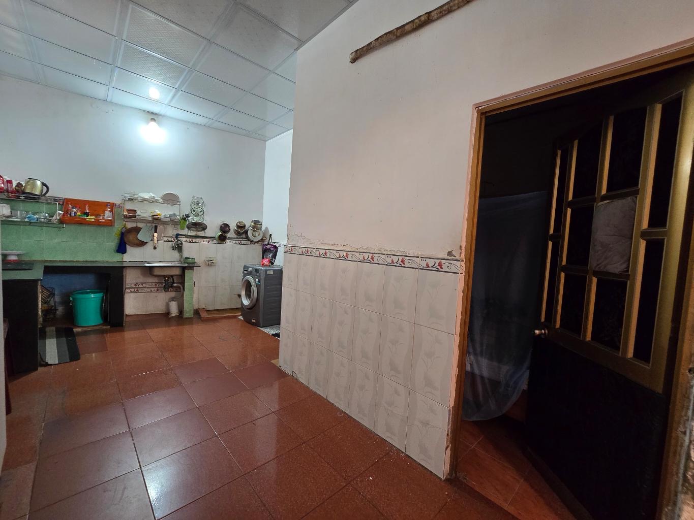 Nhà cấp 4 hẻm ô tô cách Nguyễn Duy Trinh 800m, Long Trường, Q9 cũ chỉ 3,5tỷ