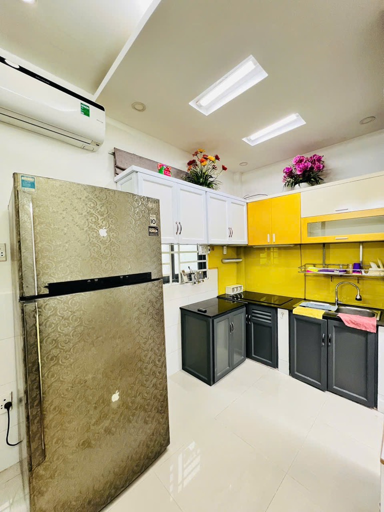 Huỳnh Văn chính. Gần BV tân phú.  Dt22 .7m2 Nhà 2 lầu vào ở ngay  LH 0707325500