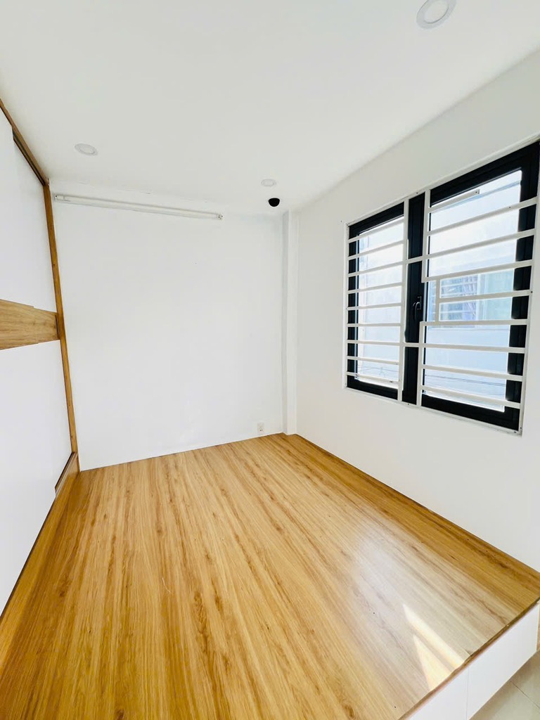 Huỳnh Văn chính. Gần BV tân phú.  Dt22 .7m2 Nhà 2 lầu vào ở ngay  LH 0707325500