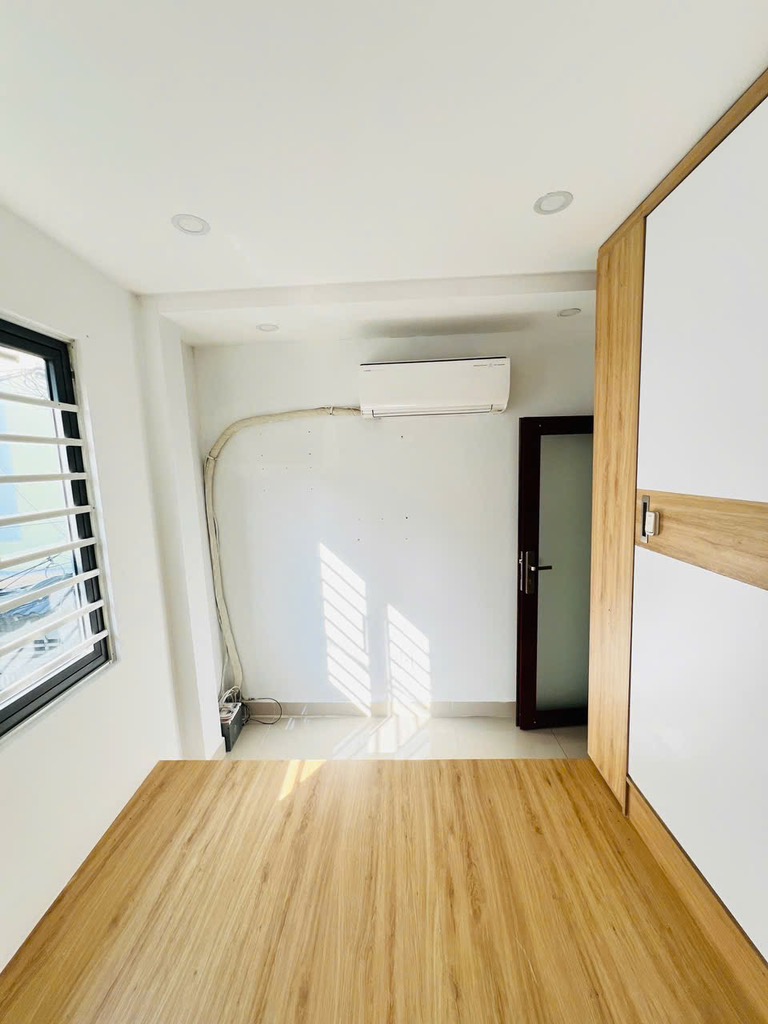 Huỳnh Văn chính. Gần BV tân phú.  Dt22 .7m2 Nhà 2 lầu vào ở ngay  LH 0707325500