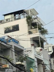 Nhà lầu 4 tầng. Đường bình trị đông. Thông ra tỉnh lộ 10. Dt 4*10 Giá 6 tỷ 350 còn thương lượng