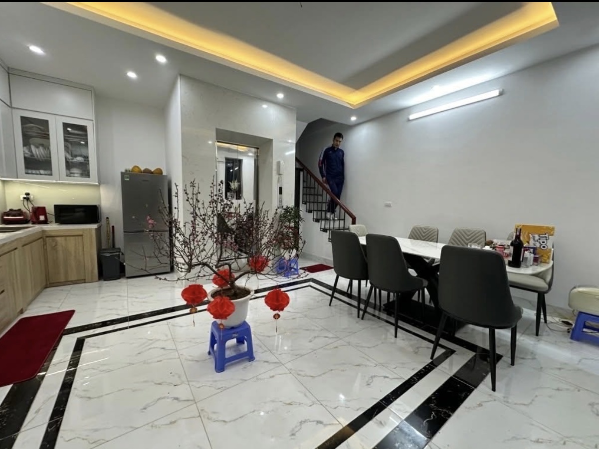 Bán nhà dương quảng hàm 35m2 4 tầng
