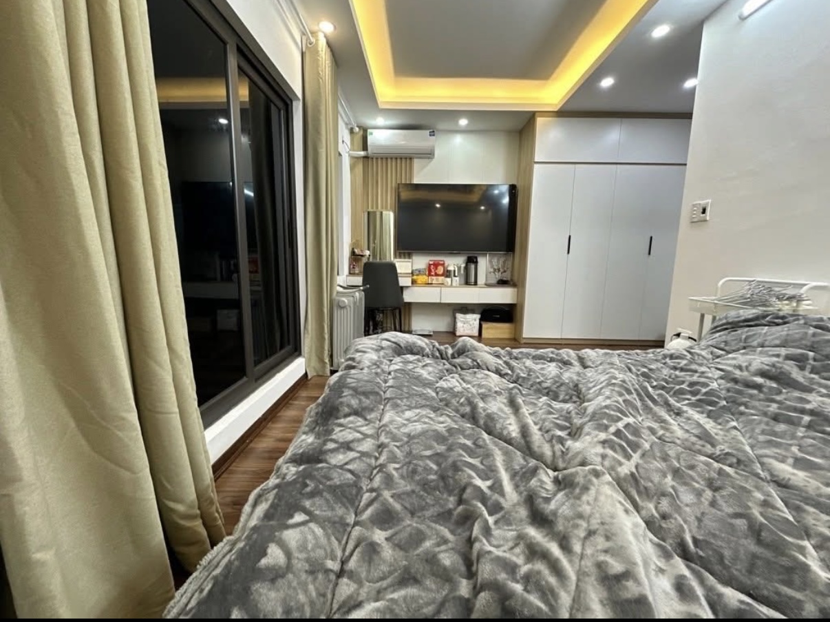 Bán nhà dương quảng hàm 35m2 4 tầng