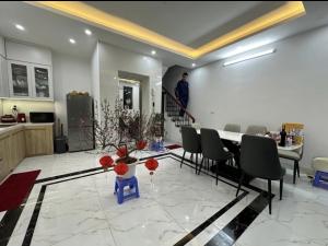 Bán nhà dương quảng hàm 35m2 4 tầng