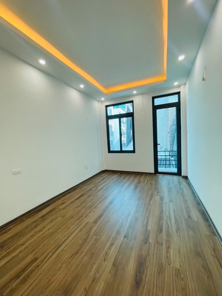 Bán nhà Phố Hào Nam DT:38m Giá: 8 tỷ