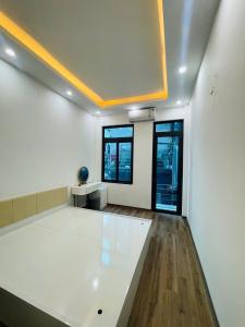 Bán nhà Nguyễn Văn Linh,dt 60 m2, mặt đường, hè rộng, giá nhỉnh 5 tỷ