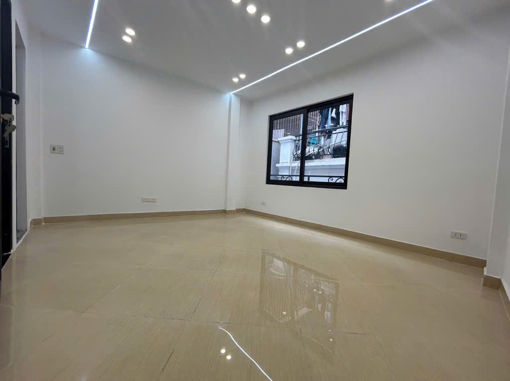 Bán nhà mặt phố  Nguyễn Văn Linh Dt 60m, giá 5,09 tỷ