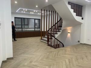 Bán nhà: Cổ Linh, vỉa hè ô tô tránh, dt 115m, giá 3.4 tỷ
