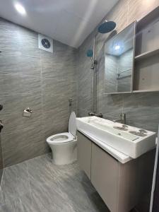 Bán nhà mặt phố  Nguyễn Văn Linh Dt 60m, giá 5,09 tỷ