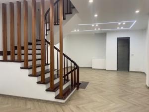 Bán nhà: Cổ Linh, vỉa hè ô tô tránh, dt 115m, giá 3.4 tỷ