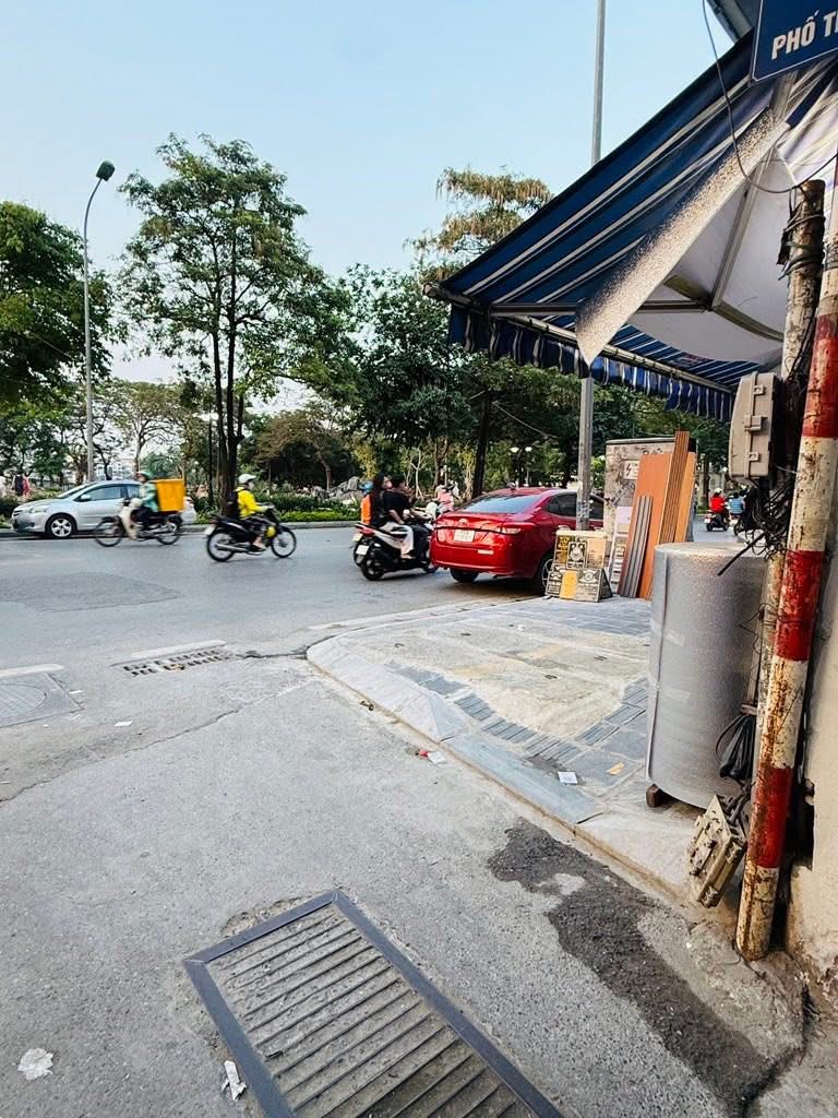 Bán Nhà Mặt Vũ Tông Phan - 40m x 5 Tầng - Lô Góc - Nhà Mới - 7Tỷ