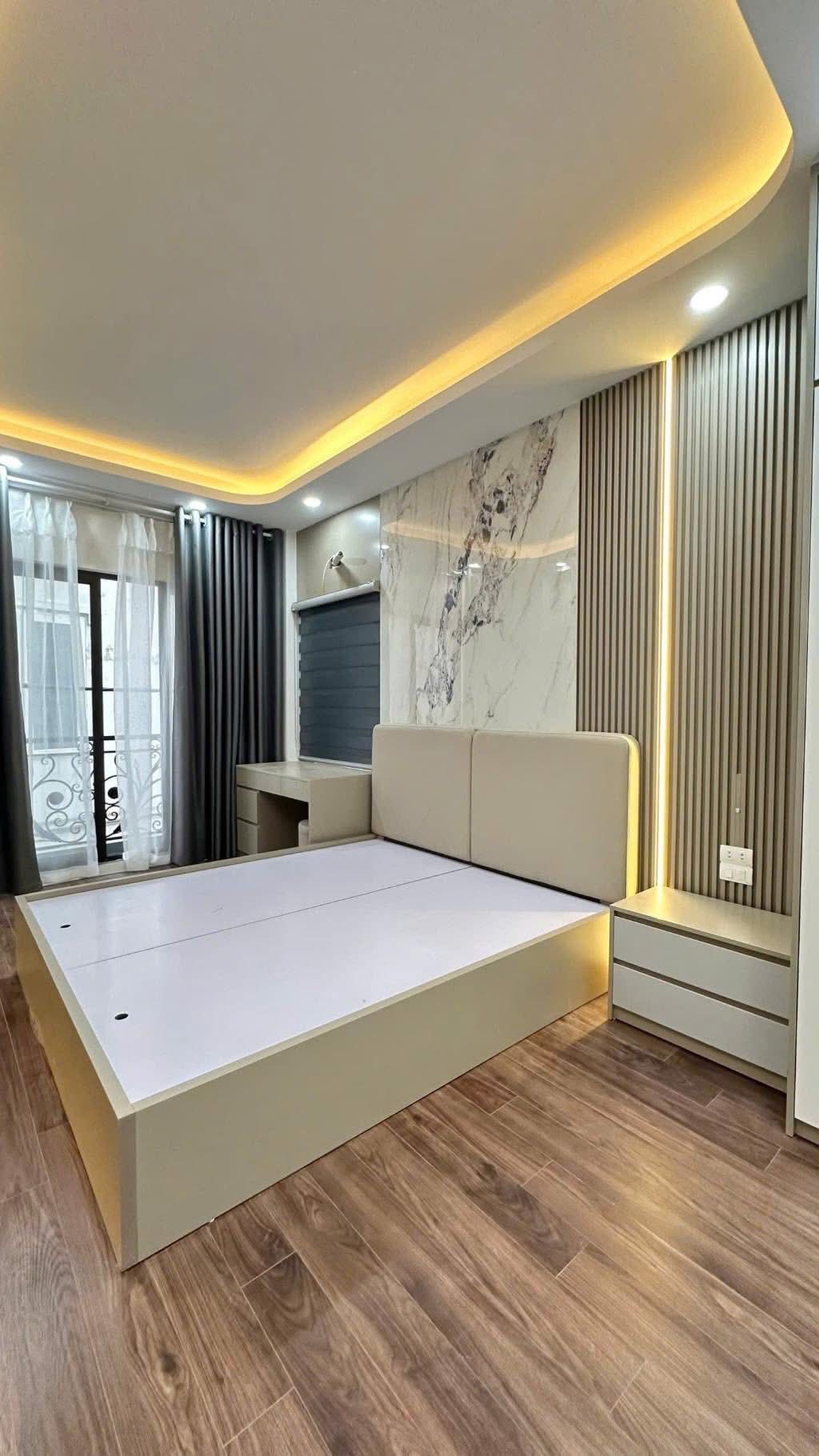 Hoàng Mai 36m x 5 tầng nhỉnh 7 đồng 10m ra đường ô tô tránh nhau Nhà mới tinh,