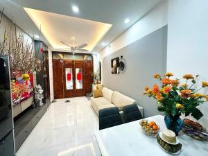 Hoàng Mai 36m x 5 tầng nhỉnh 7 đồng 10m ra đường ô tô tránh nhau Nhà mới tinh,