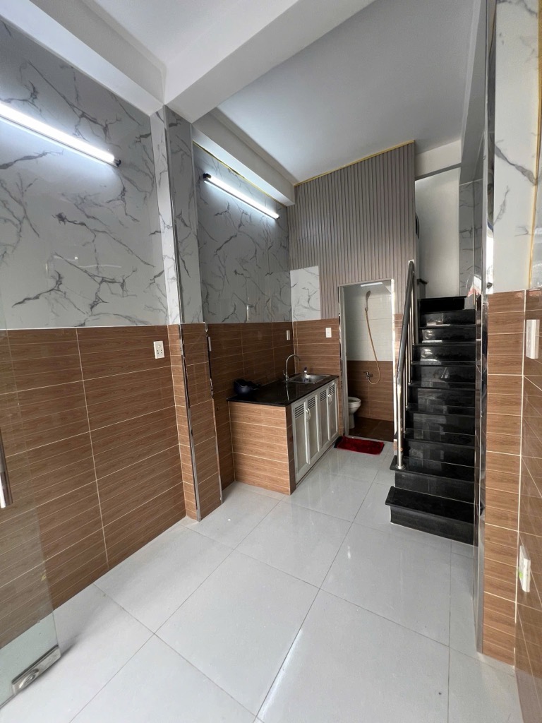 Bán nhà mặt tiền 4 tầng Trần Quý, quận 11-12m2, nhỉnh 3 tỷ