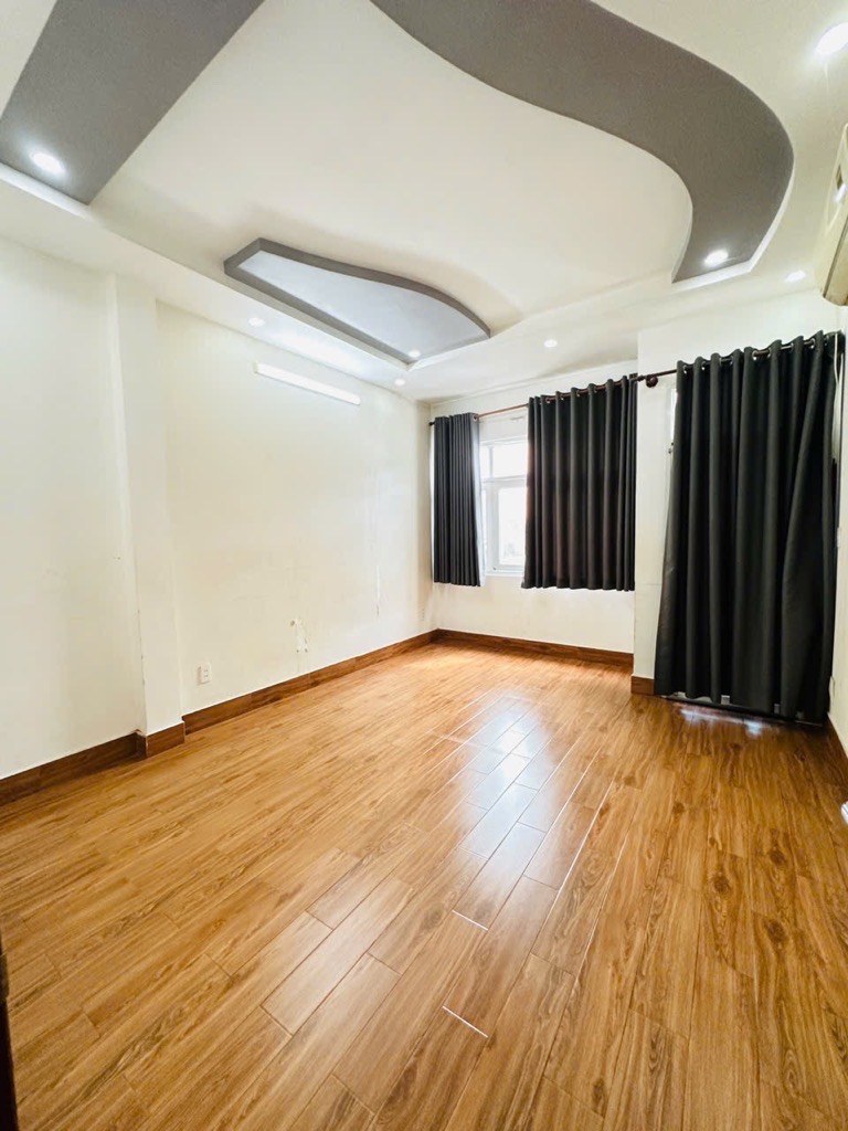 Bán nhà hẻm Lê Thị Bạch Cát, Phường 11 Quận 11 - 4m x 10m - chỉ nhỉnh 5 Tỷ