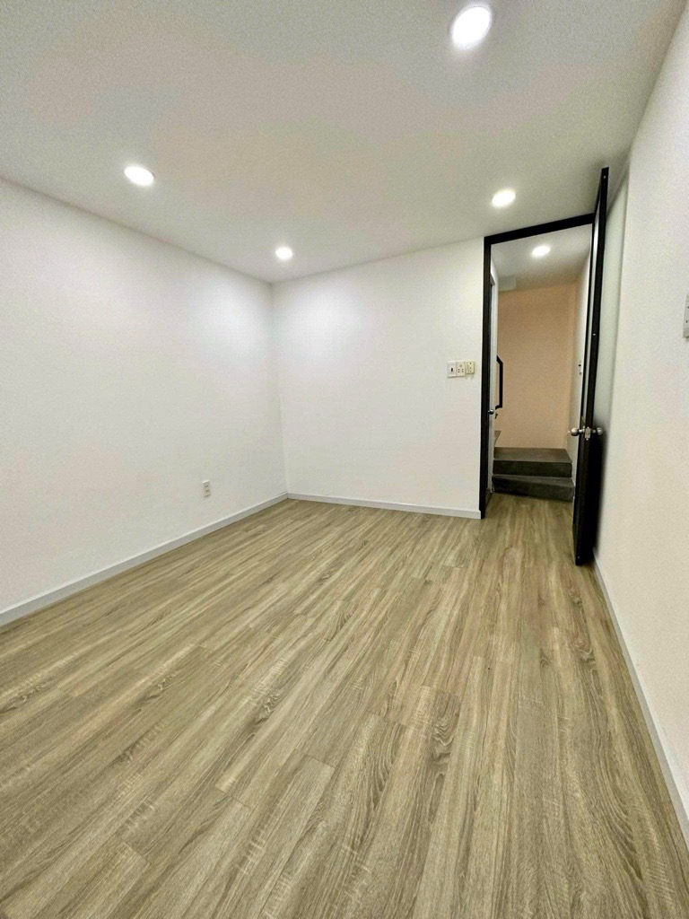 Bán nhà hẻm Lạc Long Quân, Phường 5 Quận 11 - 22m2 - nhỉnh 3 tỷ