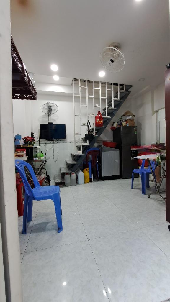 Bán nhà hẻm 30 đường Bình Thới, Phường 14 Quận 11 - 18m2 - 2.7 tỷ