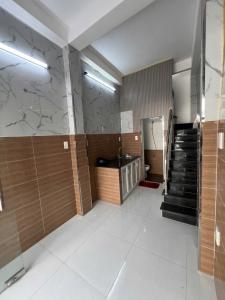 Bán nhà mặt tiền 4 tầng Trần Quý, quận 11-12m2, nhỉnh 3 tỷ