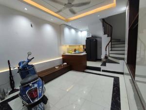 HÀNG HIẾM SÓT LẠI, NHÀ HÒE THỊ, PHƯƠNG CANH, NAM TỪ LIÊM, NHÀ 33 M2, GIÁ HƠN CHỈ 6.x TỶ, 5 TẦNG