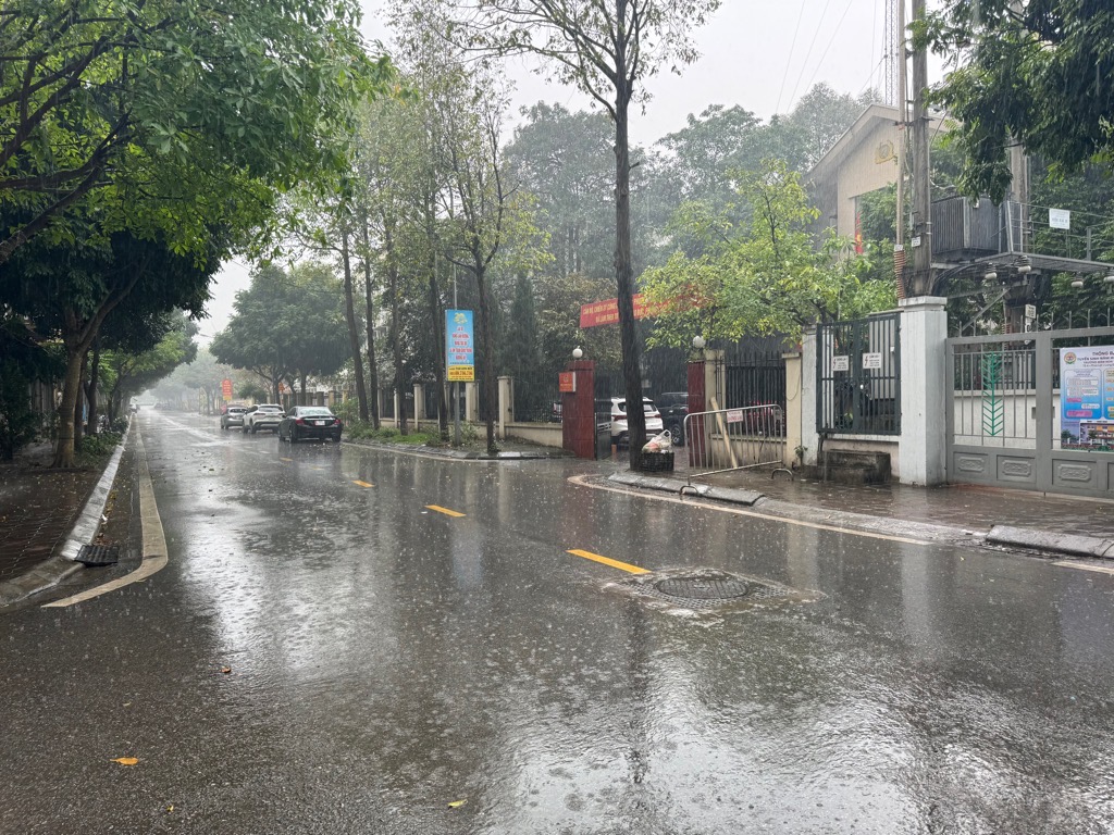 B,ÁN NH,À LONG BIÊN - NGÕ 3 GÁC PHI - SỔ A4 - BAY NHANH - NGÕ THÔNG- Ô TÔ ĐỖ NGÀY ĐÊM cách 20m. , Diện tích 49.1 m2, giá 3.38 tỷ