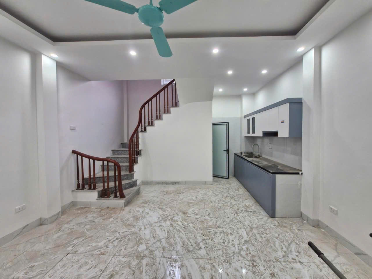 Nhà 5 tầng mới xây tại An Thắng, Hà Đông 10m ra đường ô tô tránh