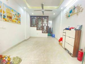 NHÀ XUÂN PHƯƠNG 4 TẦNG MỚI XÂY Ô TÔ ĐỖ CỬA