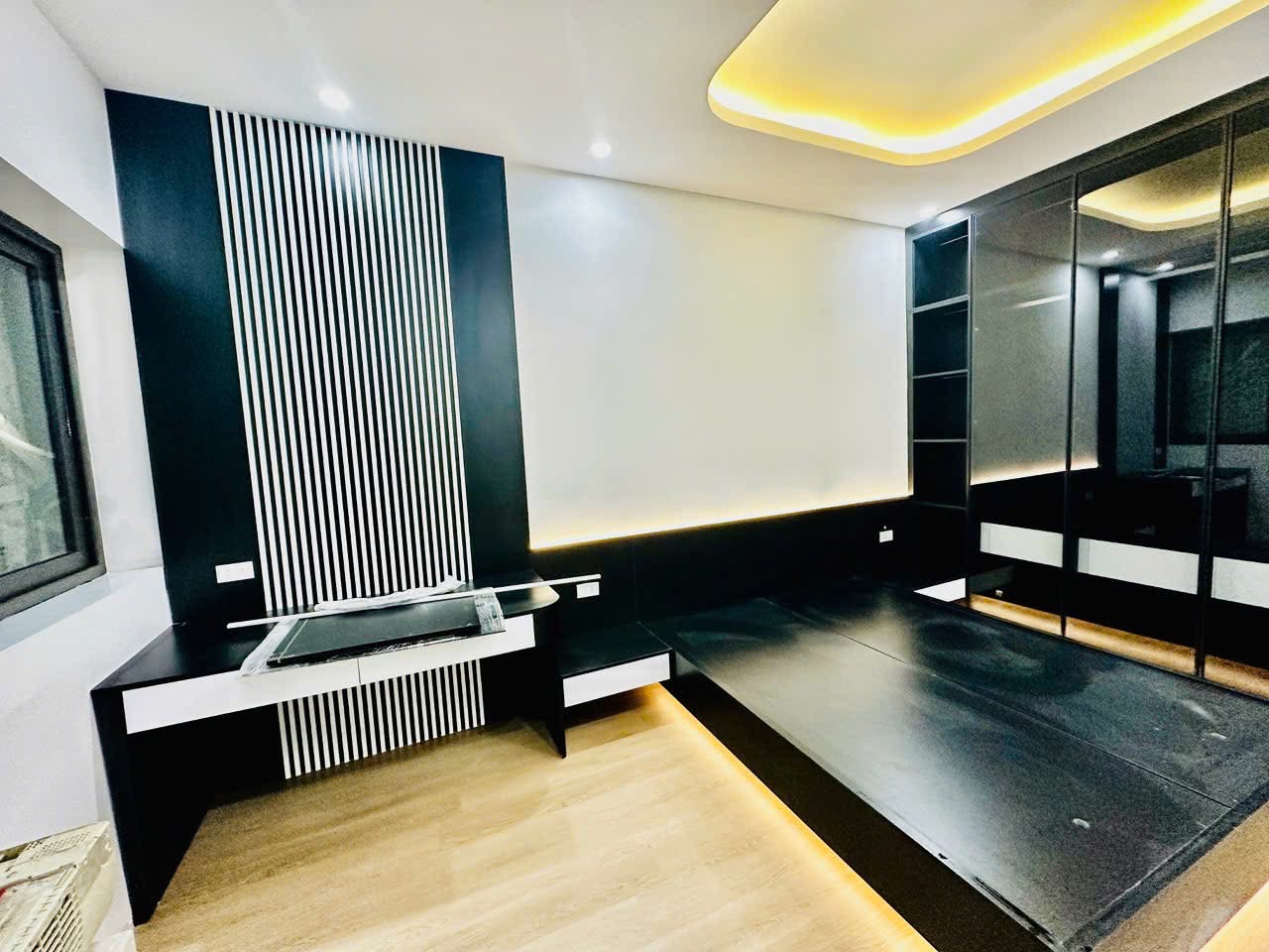 LẠC LONG QUÂN - SIÊU MẶT TIỀN 8M 55M2 GIÁ 13 TỶ - NGÕ THÔNG - GẦN HỒ TÂY ĐÁNG SỐNG - TIỆN ÍCH NHIỀU