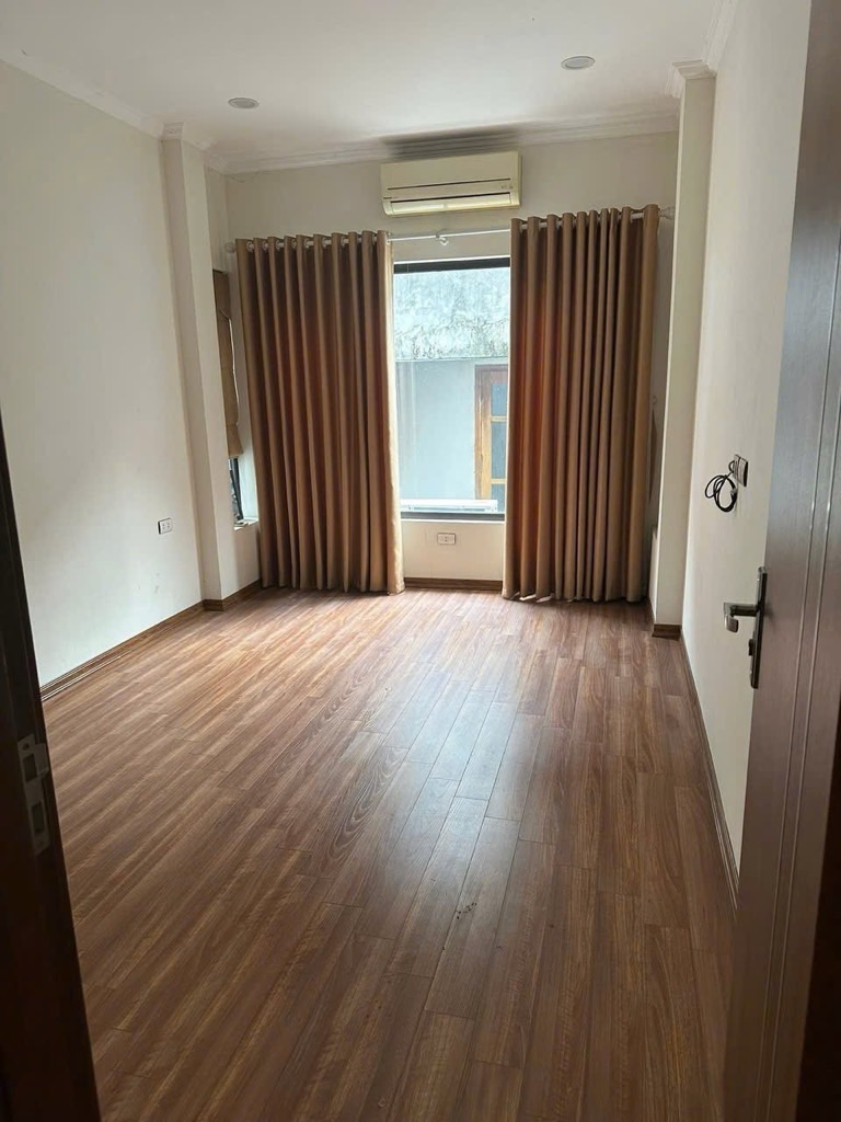 LẠC LONG QUÂN - LÔ GÓC 5 TẦNG 2 THOÁNG 11.9 TỶ - NGÕ THÔNG - TIỆN ÍCH NHIỀU - GẦN HỒ TÂY