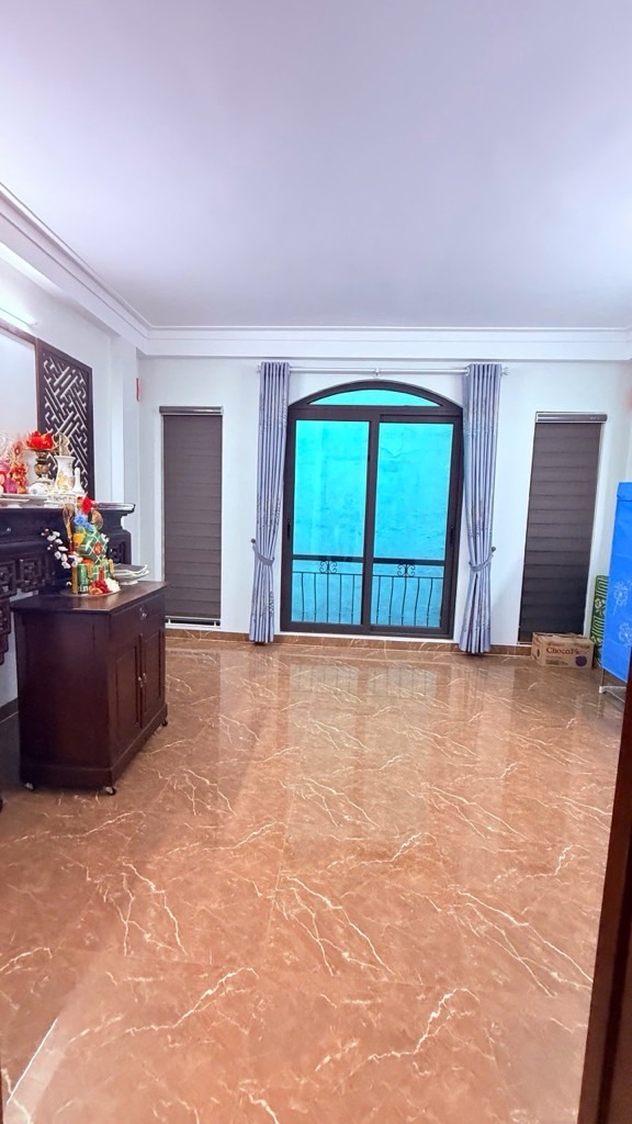 LẠC LONG QUÂN - 10.5TỶ MẶT TIỀN 5.5 NỞ HẬU - VÀI BƯỚC OTO - NGÕ THÔNG - GẦN HỒ - THẲNG CẦU NHẬT TÂN