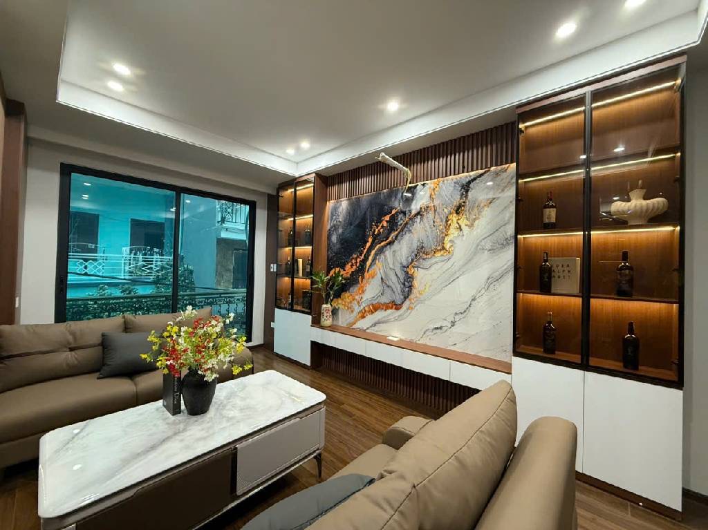 LẠC LONG QUÂN - PHÂN LÔ GARA OTO - 18.5 TỶ CÓ NỘI THẤT THANG MÁY - NGÕ NÔNG THÔNG - TIỆN ÍCH NHIỀU