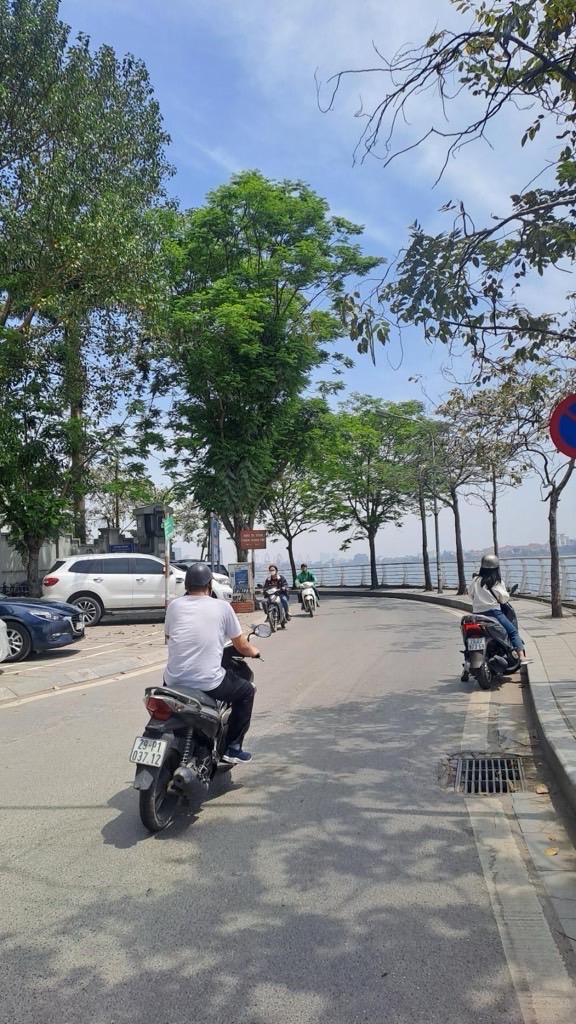 LẠC LONG QUÂN - PHÂN LÔ BÀN CỜ 1 NHÀ RA OTO 18 TỶ - NGÕ NÔNG THÔNG - GẦN PHỐ GẦN HỒ THOÁNG MÁT