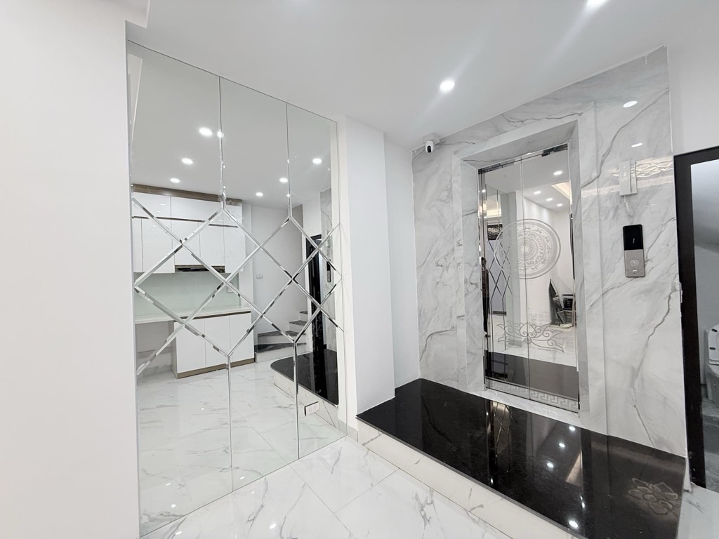 XUÂN LA - 6 TẦNG THANG MÁY - NỘI THẤT 9.9 TỶ - OTO - NGÕ THÔNG - AN SINH ĐỈNH