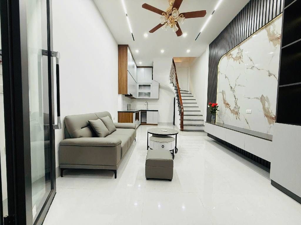 ĐÊ LA THÀNH - 7.88 TỶ NHÀ ĐẸP 5 TẦNG FULL NỘI THẤT - NGÕ THÔNG RỘNG - K QUY HOẠCH