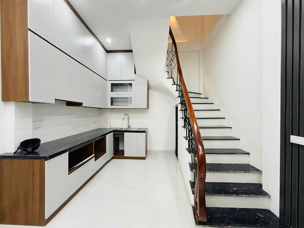 ĐÊ LA THÀNH - 7.88 TỶ NHÀ ĐẸP 5 TẦNG FULL NỘI THẤT - NGÕ THÔNG RỘNG - K QUY HOẠCH