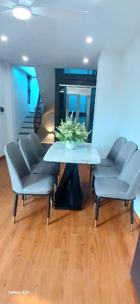 ĐÊ LA THÀNH - 8.85 TỶ 32M 6 TẦNG THANG MÁY - FULL NỘI THẤT - 20M RA PHỐ - NGÕ THÔNG