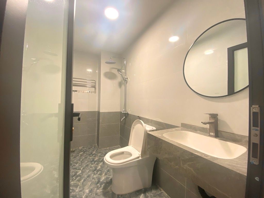 LẠC LONG QUÂN - 1 CĂN DUY NHẤT 8.94 TỶ NHÀ ĐẸP FULL ĐỒ THANG MÁY - NGÕ THÔNG GẦN OTO