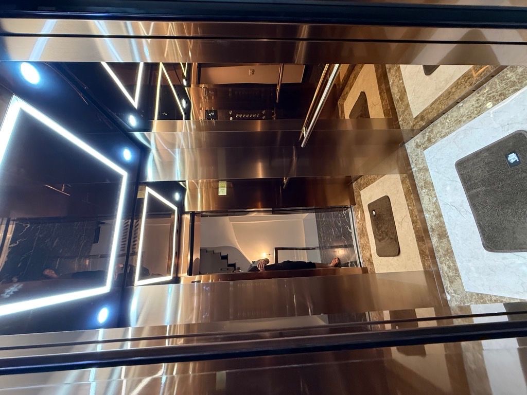 ĐỘI CẤN - 24.8 TỶ NHÀ SIÊU SIÊU ĐẸP - 7 TẦNG THANG MÁY - GARA OTO 7C - NGÕ THÔNG