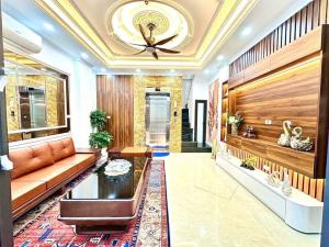NHÀ ĐẸP TRUNG TÂM CẦU GIẤY - THANG MÁY, TẶNG NỘI THẤT