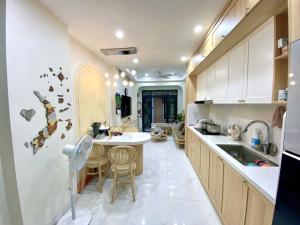 LẠC LONG QUÂN - PHÂN LÔ 10M OTO - NGÕ THÔNG - CHỜ THANG - NHÀ ĐẸP DÂN XÂY 9.75 TỶ