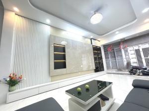 XUÂN THUỶ - PHÂN LÔ OTO CHẠY QUANH - 3 MẶT NGÕ THÔNG THOÁNG - 43M 15.2 TỶ KINH DOANH BẤT CHẤP