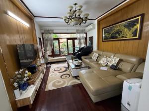 LẠC LONG QUÂN - OTO 16C ĐỖ CỬA - DÂN XÂY FULL NỘI THẤT 17.6 TỶ - NGÕ THÔNG - AN SINH ĐỈNH