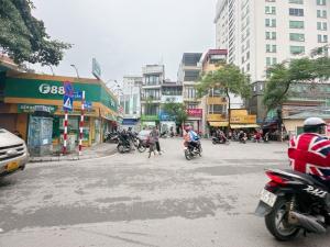 ĐỘI CẤN - MẶT PHỐ KINH DOANH SẦM UẤT - DÂN XÂY LÔ GÓC 16.5 TỶ - TIỆN ÍCH NHIỀU