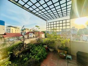 HOÀNG HOA THÁM - 11.9 TỶ 6 TẦNG THANG MÁY - NỘI THẤT - NGÕ THÔNG - GẦN PHỐ - AN SINH VIP