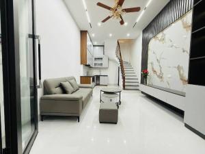 ĐÊ LA THÀNH - 7.88 TỶ NHÀ ĐẸP 5 TẦNG FULL NỘI THẤT - NGÕ THÔNG RỘNG - K QUY HOẠCH