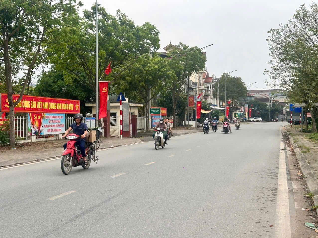 BÁN ĐẤT TẶNG NHÀ
