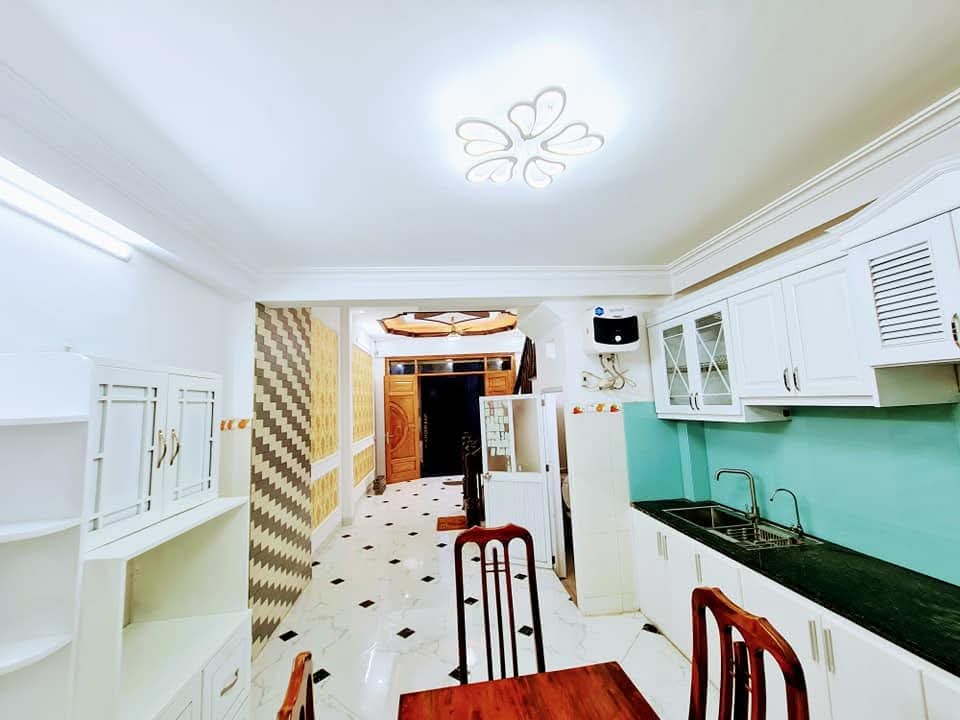 Bán nhà Nam Dư, 32m2 nhà 5 tầng, nhà mới ở ngay, giá 4.5 tỷ